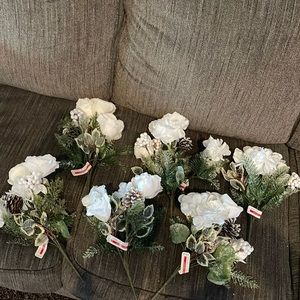 6 bunches of faux flowers